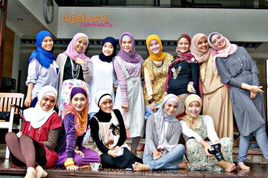 http://shintacandra.files.wordpress.com/2010/12/hijaberm.jpg?w=548&h=365